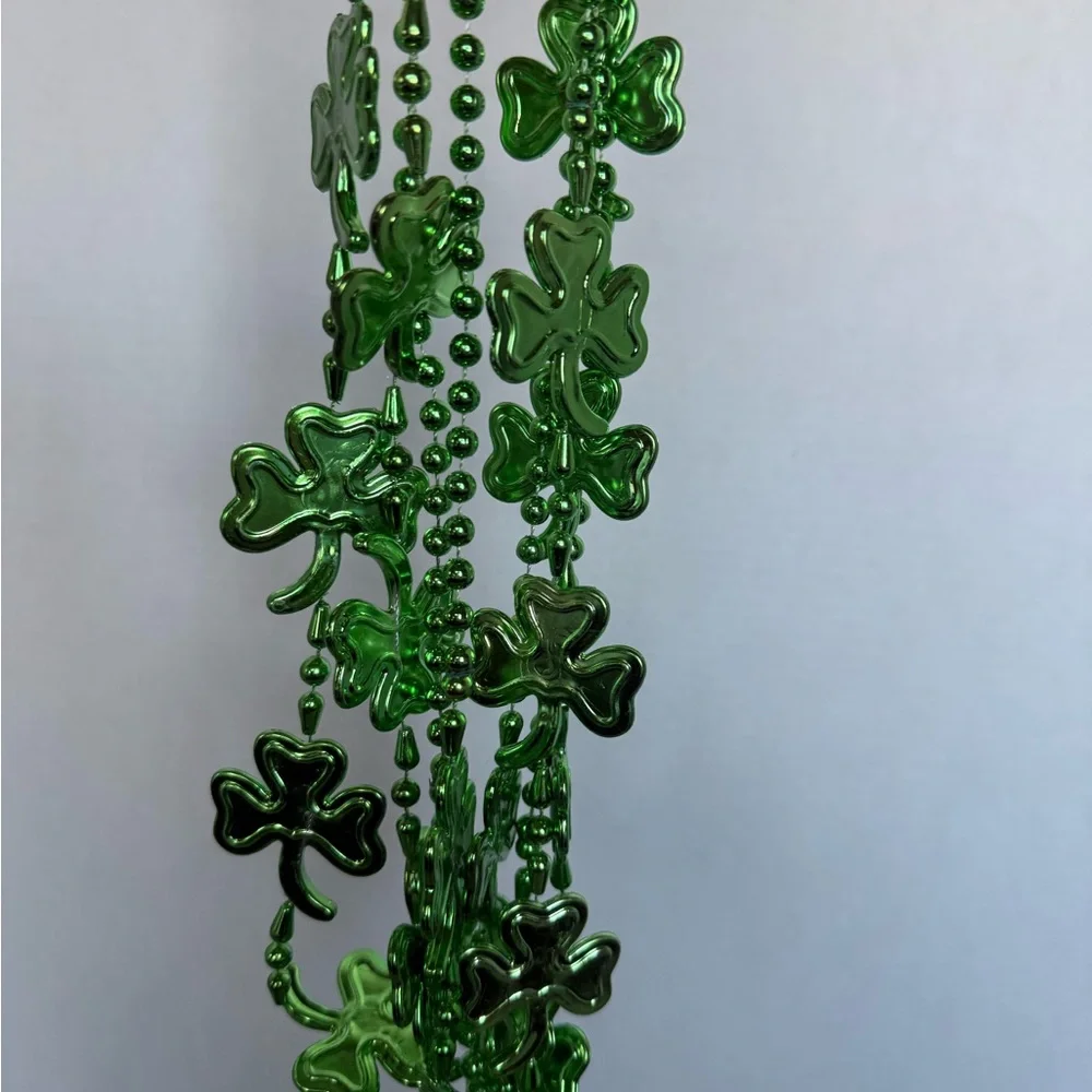 St Patrick’s Day Party Bundle 12 Shamrock Necklaces & 2 Party Flags New